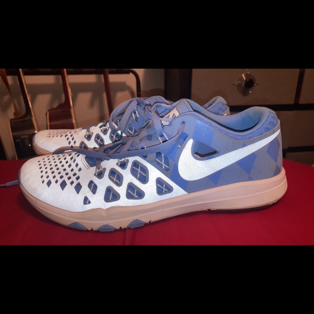 Size 9.5- Nike (UNC) Train Speed 4 AMP Men's Shoe
